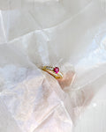 14 karat guld forlovelsesring med diamanter og lyserød center sten fra hilbert københavn