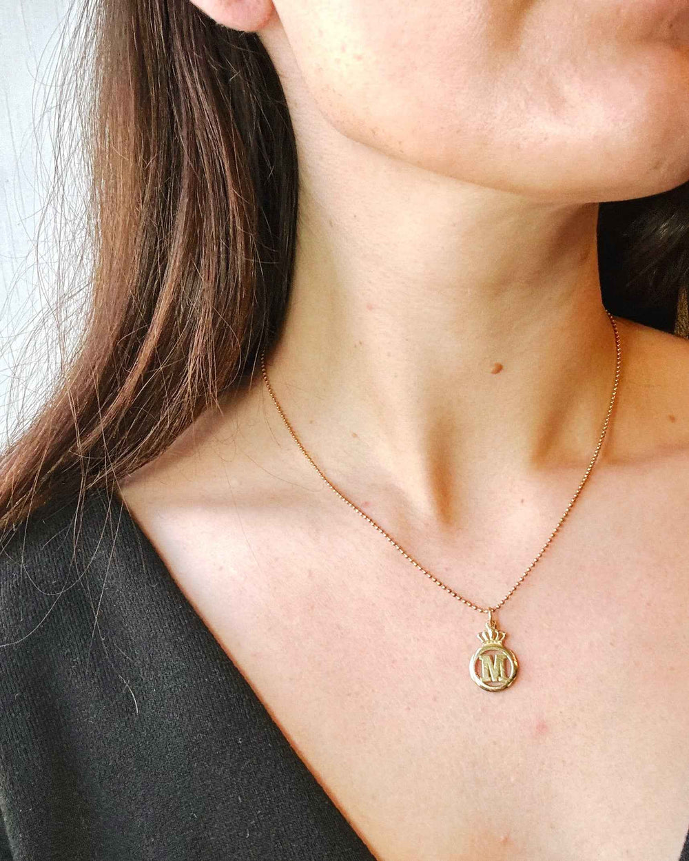 CROWN LETTER SIMPLE GOLD PLATED