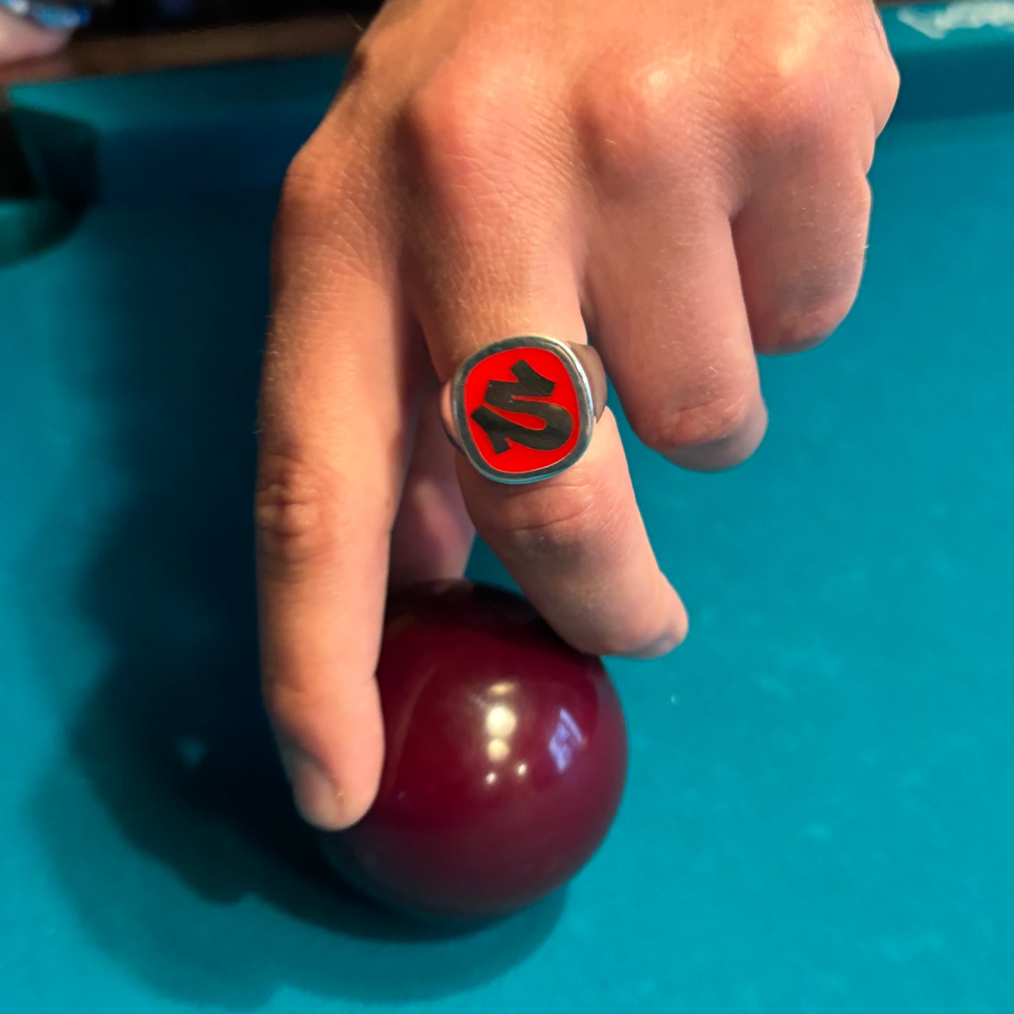 BOGSTAV SIGNET RING