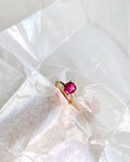 14 karat guld ring med pink lyserød safir som center sten forlovelsesring gave unika ring fra hilbert københavn