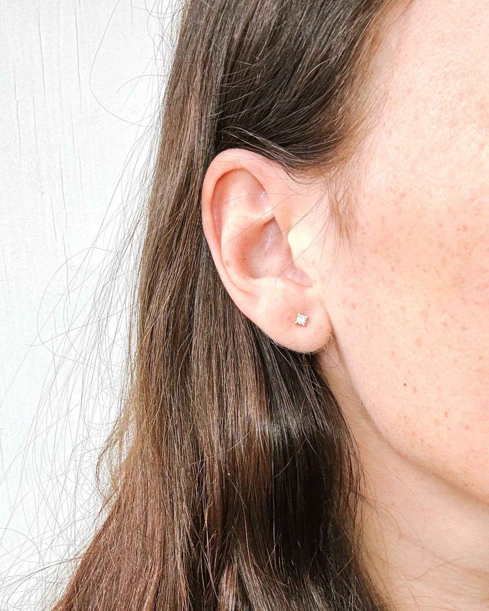 CLASSIC DIAMOND EAR STUD