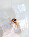 18 karat guld ring med organisk ornamenteret udtryk lilla dyb tourmaline ædelsten fra hilbert københavn