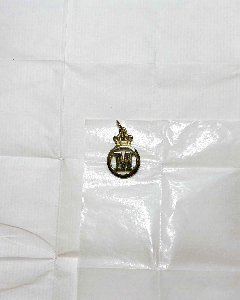 CROWN LETTER SIMPLE GOLD PLATED