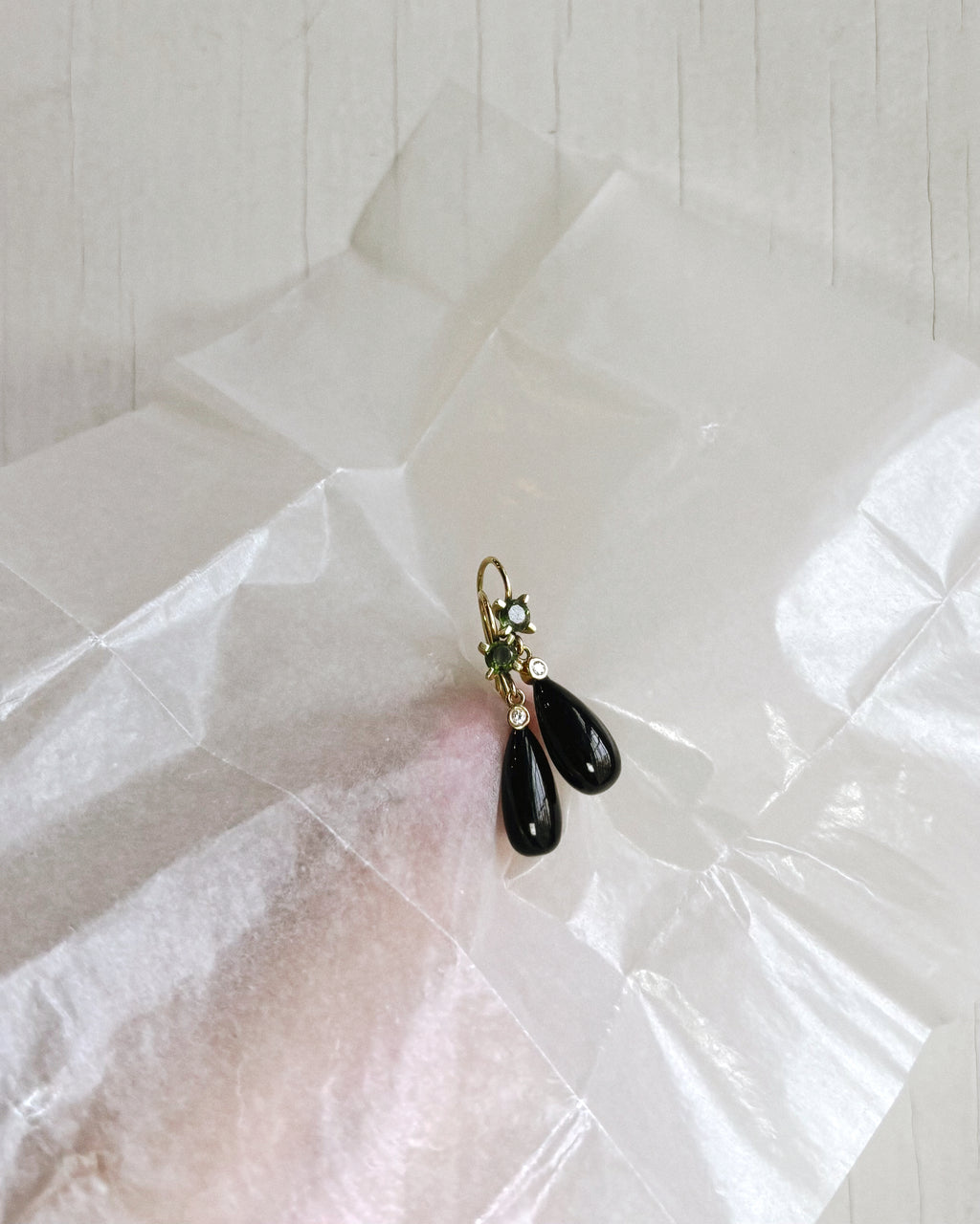 Dråbe guldørering i 14 karat fra hilbert københavn onyx ædelsten diamanter